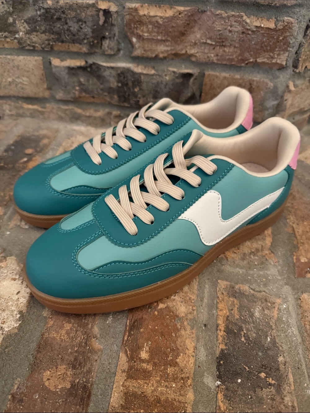 La Sheelah Teal Retro Runner Sneakers with White Accent Size 10